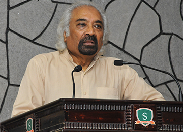 Dr. Sam Pitroda visits Sahyadri and interacts with students and staff 