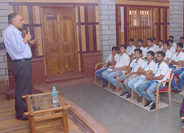  Former Senior Vice-President of Reliance Industries interacts with MBA Faculty, Students and LLPs