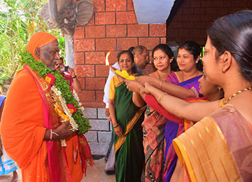 Guruji Pujya Shri Swami Brahmayogananda visits Sahyadri and delivers Anugraha Bhashanam