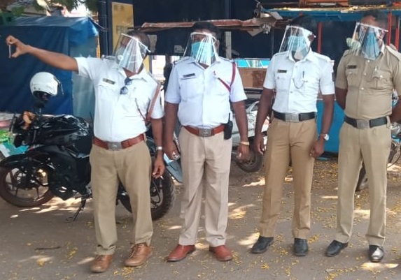 Sahyadri Dreamers Makerspace manufactures Face Shields for Doctors and all those fighting against CoViD -19 in the frontline