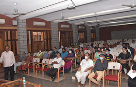 Chairman holds Interactive Sessions with Parents of New Entrants to the Engineering Stream through Management  and CET 