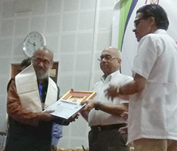 Dr S Ramakrishna Sharma honoured during National Seminar in BHU, Varanasi