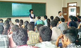 Alumnus-interacts-with-Civil-Engineering-Students
