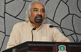 Dr. Sam Pitroda visits Sahyadri and interacts with students and staff