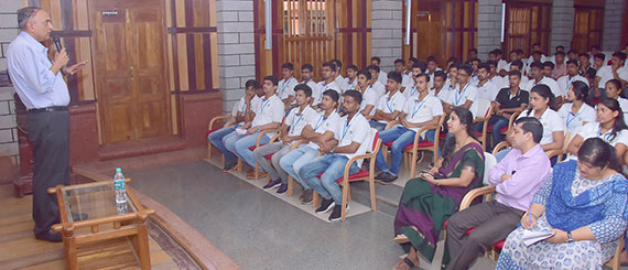 Former Senior Vice-President of Reliance Industries interacts with MBA Faculty, Students and LLPs
