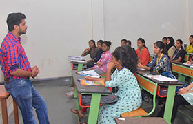 Alumnus of Electronics & Communication Engineering interacts with students