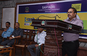 Girish-R,-Director-of-ITBT,-Govt.-of-Karnataka-visits-Sahyadri