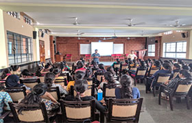 Sahyadri Alumnus interacts with third year students