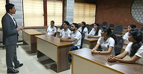 MBA new recruits for KPMG interact with their HR Manager