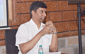 Subramanian Sivakumar, CEO of World Research Centre, World Research Investments Limited and Pratian Technologies interacts with the MBA Faculty