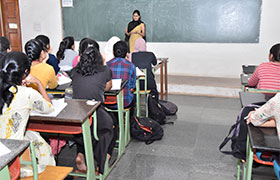Alumna interacts with the ECE Students