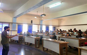 Alumnus of Electronics & Communication Engineering interacts with the students