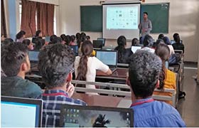 Alumnus of Information Science & Engineering interacts with students 