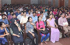 MBA Alumnus interacts with the first year MBA Students