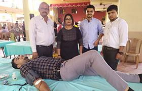 MBAs participate in Blood Donation Camp to save a girl's life 